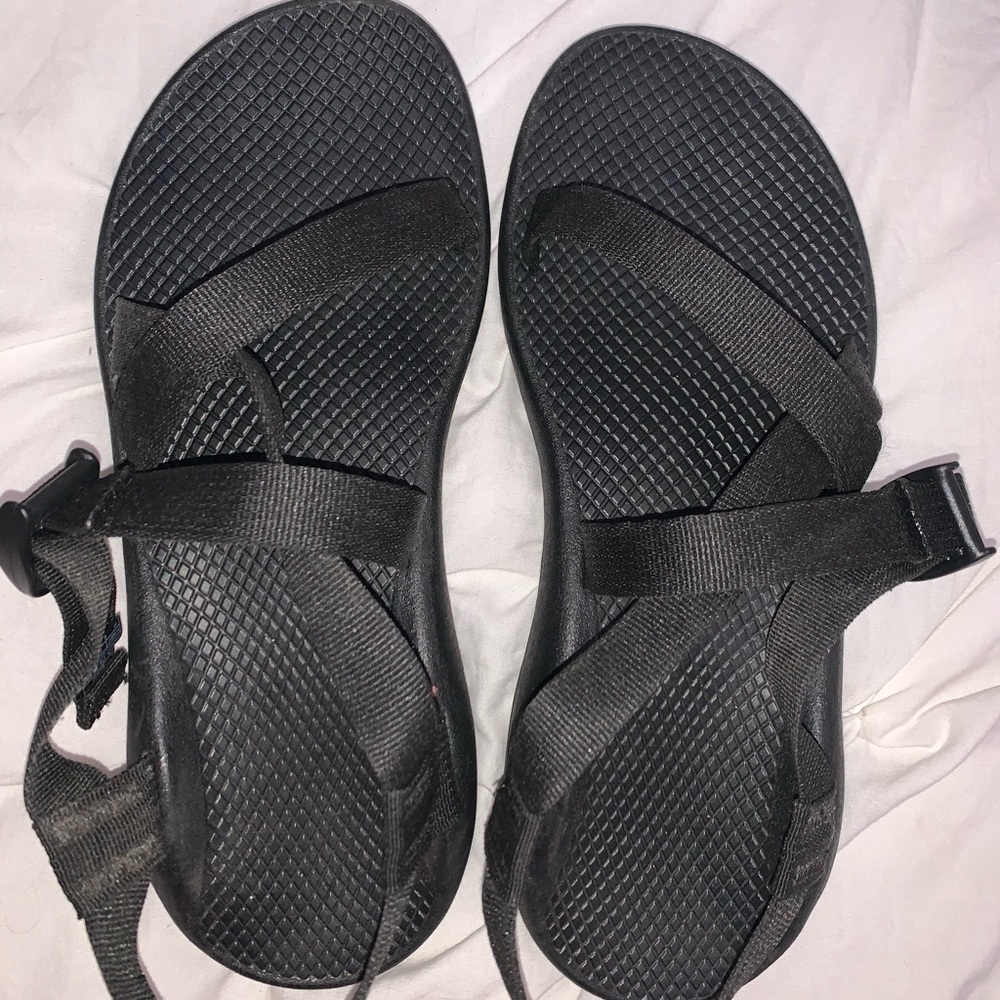 black chacos